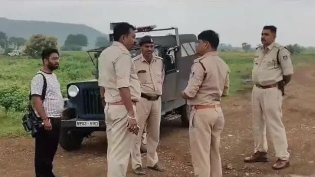 ಸೇನಾ ಅಧಿಕಾರಿಗಳನ್ನು ಬೆದರಿಸಿ ದರೋಡೆ, ಸ್ನೇಹಿತೆ ಮೇಲೆ ಅತ್ಯಾಚಾರ