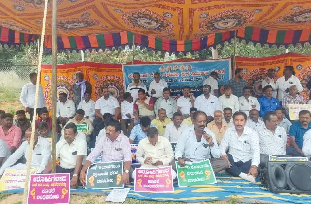 ಮೈಸೂರು: ಹರೀಶ್ ಕೊಲೆ ಮರು ತನಿಖೆಗೆ ಒತ್ತಾಯಿಸಿ ಪ್ರತಿಭಟನೆ