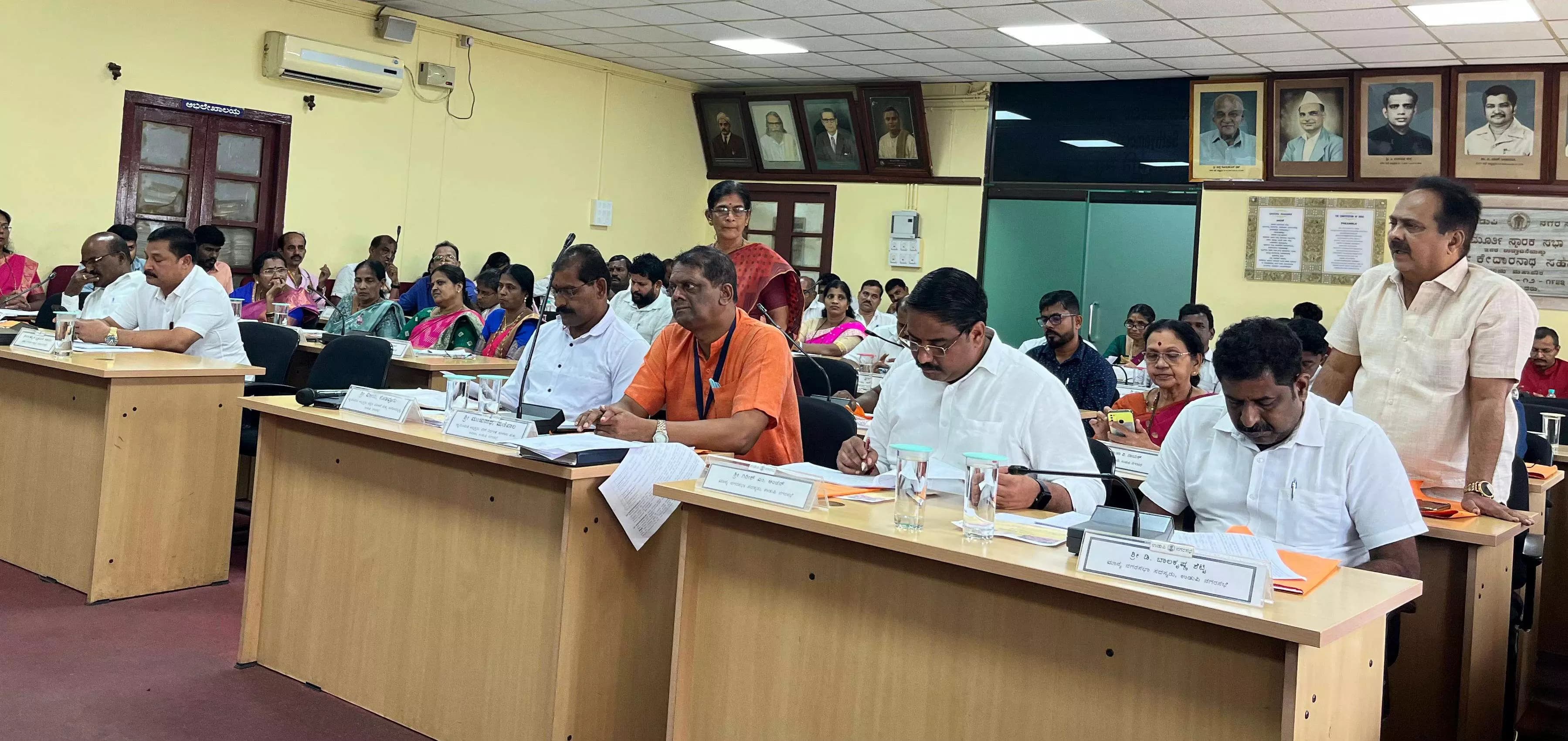 ಉಡುಪಿಯ ವಾಹನಗಳಿಗೆ ಮಲ್ಪೆ ಬೀಚ್‌ನಲ್ಲಿ ಪಾರ್ಕಿಂಗ್ ಫ್ರೀ: ನಗರಸಭೆಯ ಸಾಮಾನ್ಯ ಸಭೆಯಲ್ಲಿ ನಿರ್ಣಯ ಅಂಗೀಕಾರ