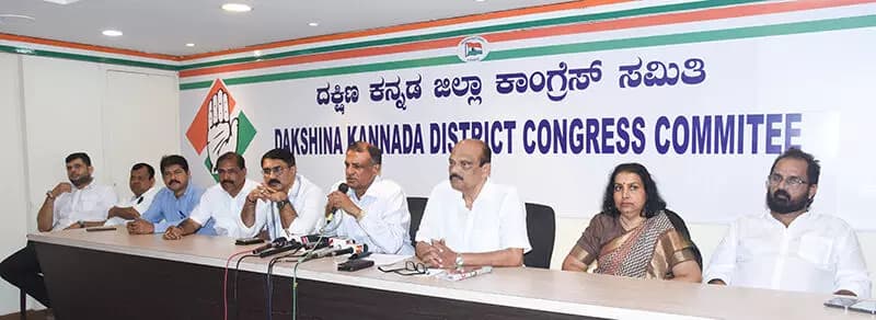 ‘ಆರ್‌ಎಸ್‌ಎಸ್, ಬಿಜೆಪಿ ನಾಯಕರು ತಮ್ಮ ಮಕ್ಕಳಿಗೆ ಲಾಠಿ, ಬಂದೂಕು ತರಬೇತಿ ನೀಡಲಿ’