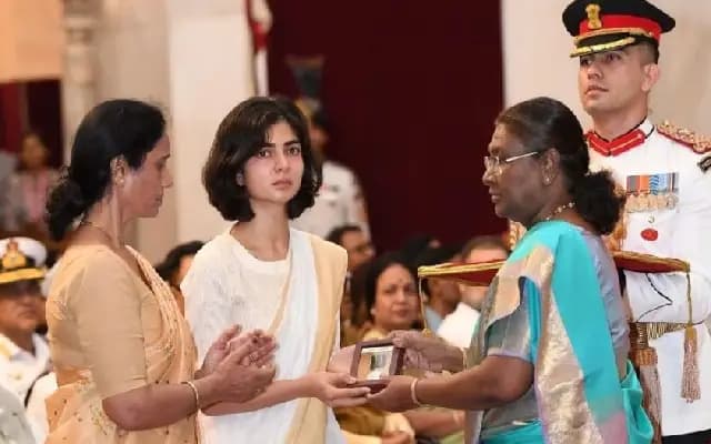 ಹುತಾತ್ಮ ಯೋಧ ಪತ್ನಿ ಸ್ಮೃತಿ ಸಿಂಗ್ ಬಗ್ಗೆಅಶ್ಲೀಲ ಕಮೆಂಟ್ :  ಎಫ್‌ಐಆರ್ ದಾಖಲು