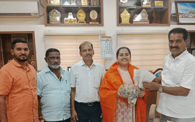 ಯುವ ಲೇಖಕಿ ಕುಮಾರಿ ರಿಶೇಲ್ ಬ್ರಿಟ್ನಿ ಫೆರ್ನಾಂಡಿಸ್ ಇವರಿಗೆ ಶಾಸಕ ಉಮಾನಾಥ ಕೋಟ್ಯಾನ್ ಅವರಿಂದ ಸನ್ಮಾನ