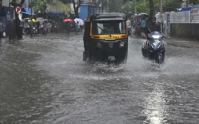 ಮುಂದಿನ 24 ಗಂಟೆಯಲ್ಲಿ ರಣಮಳೆ ಸಾಧ್ಯತೆ : ರೆಡ್‌ ಅಲರ್ಟ್‌ ಘೋಷಣೆ