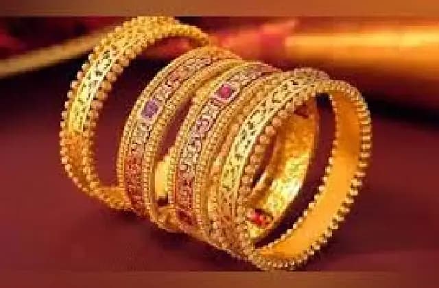 ಚಿನ್ನದ ಬೆಲೆ ಕೊಂಚ ಇಳಿಕೆ, ಬೆಳ್ಳಿ ದರ ಹೆಚ್ಚಳ: ಇಂದಿನ ದರಪಟ್ಟಿ ಹೀಗಿದೆ!