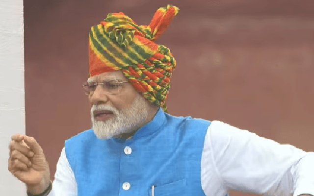 ನೀವು ದೇಶಕ್ಕಾಗಿ ಬದುಕಿ, ದೇಶ ಸಮೃದ್ಧಿಯಾಗುತ್ತದೆ: ಪ್ರಧಾನಿ ಮೋದಿ ಮಾತು