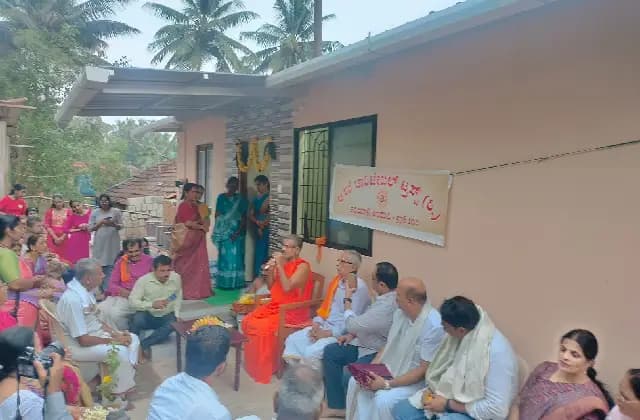 ಪೇಜಾವರ ಮಠದ ರಾಮರಾಜ್ಯ ಯೋಜನೆಯಡಿ ಎರಡು ಮನೆಗಳ ಹಸ್ತಾಂತರ