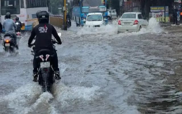 ಮುಂದುವರೆದ ಮಳೆ ಅಬ್ಬರ : ಈ ಜಿಲ್ಲೆಗಳಿಗೆ ರೆಡ್‌ ಅಲರ್ಟ್‌ ಘೋಷಣೆ