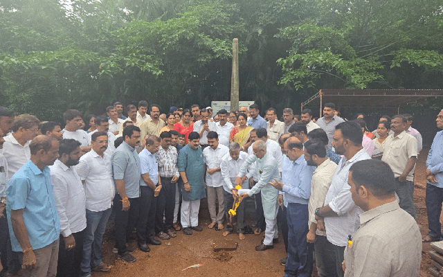 ಮಂಗಳೂರು: 32ನೇ ಕದ್ರಿ ಉತ್ತರ ವಾರ್ಡ್ನಲ್ಲಿರುವ ಯುದ್ಧ ಸ್ಮಾರಕದ ಗುದ್ದಲಿ ಪೂಜೆಗೆ ಸಚಿವ ವಿ.ಸೋಮಣ್ಣ ಚಾಲನೆ