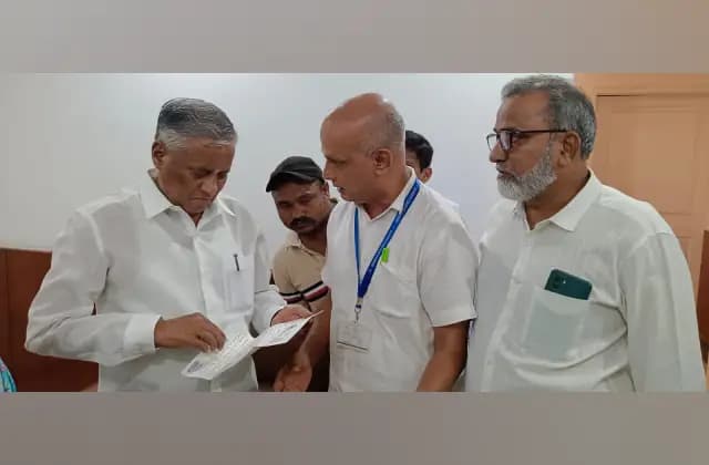 ಮಂಜೇಶ್ವರ: ರೈಲ್ವೆ ಹಳಿ ಪಕ್ಕ ಚರಂಡಿ ನೀರು ನಿಲ್ಲದಂತೆ ಹೊಸ ಡ್ರೈನೇಜ್ ಅಳವಡಿಸುವಂತೆ ಆಗ್ರಹ