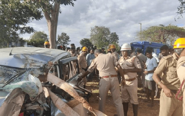 ರಾಮನಗರದಲ್ಲಿ ಭೀಕರ ಅಪಘಾತ: ಒಂದೇ ಕುಟುಂಬದ ಐವರು ದಾರುಣ ಸಾವು