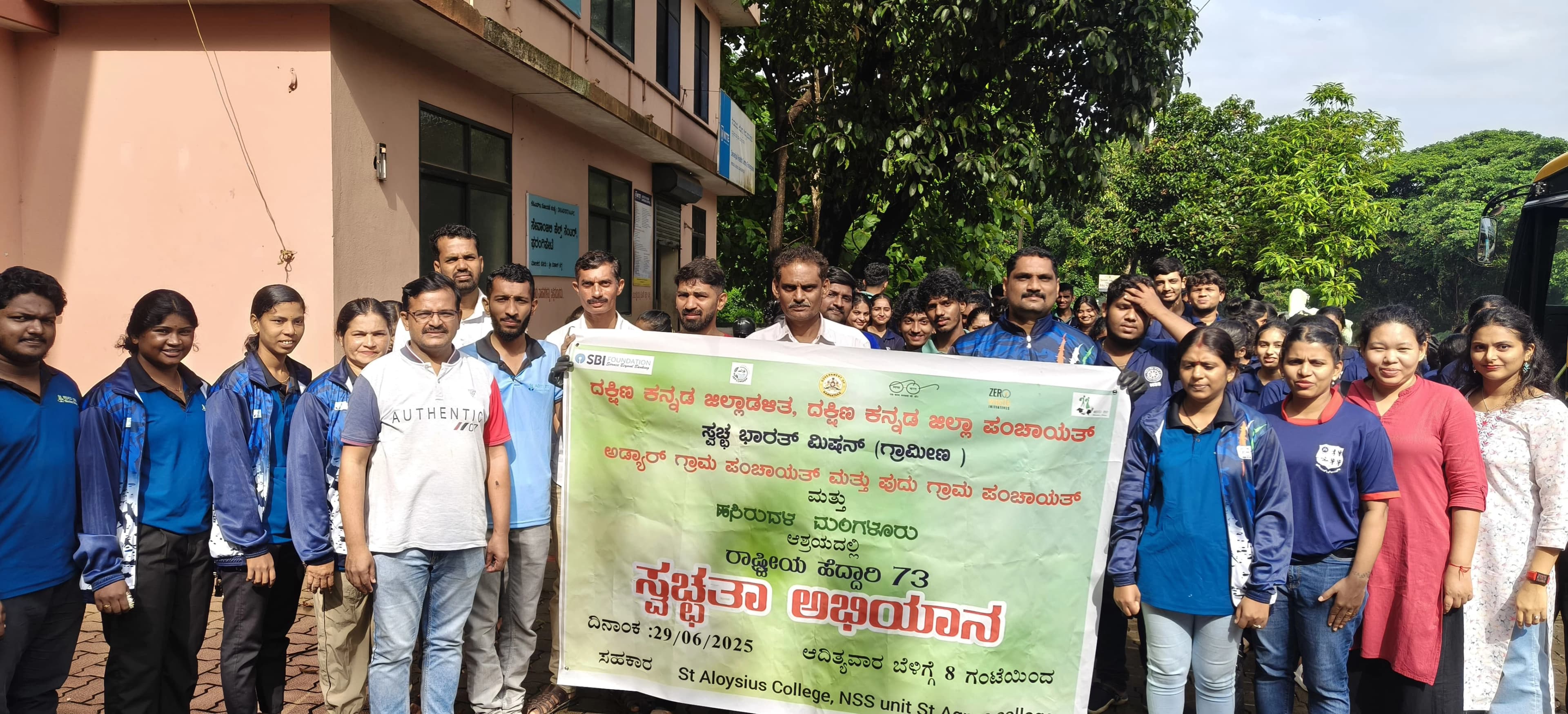 ಫರಂಗಿಪೇಟೆ: ರಾಷ್ಟ್ರೀಯ ಹೆದ್ದಾರಿ ಸ್ವಚ್ಛತಾ ಅಭಿಯಾನ