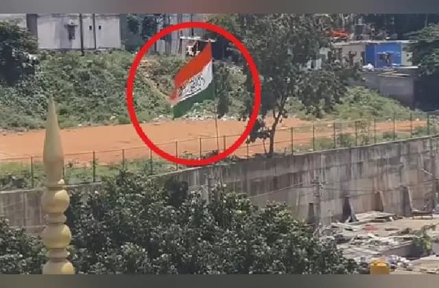 ತ್ರಿವರ್ಣ ಧ್ವಜದಲ್ಲಿ ಅಶೋಕ ಚಕ್ರದ ಬದಲು ಉರ್ದು ಬರಹ!