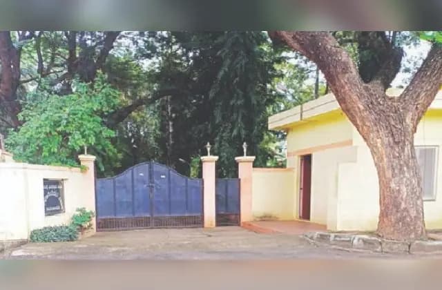 ಜಿಲ್ಲಾಧಿಕಾರಿಗಳ ಉದ್ಯಾನದಿಂದಲೇ ಶ್ರೀಗಂಧ ಮರ ಕಳ್ಳತನಕ್ಕೆ ವಿಫಲಯತ್ನ