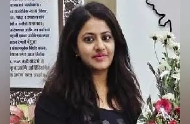 ಪ್ರೊಬೇಷನರಿ ಐಎಎಸ್‌ ಅಧಿಕಾರಿ ಪೂಜಾ ಖೇಡ್ಕರ್‌ ವಿರುದ್ಧ ಎಫ್‌ಐಆರ್‌!