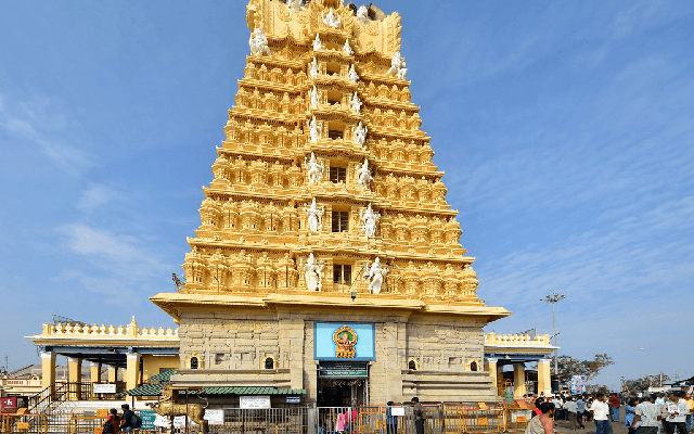 ಚಾಮುಂಡಿ ಬೆಟ್ಟದ ಭಕ್ತರಿಗೂ ತಟ್ಟಿದ ಪ್ರತಿಭಟನೆ ಬಿಸಿ !