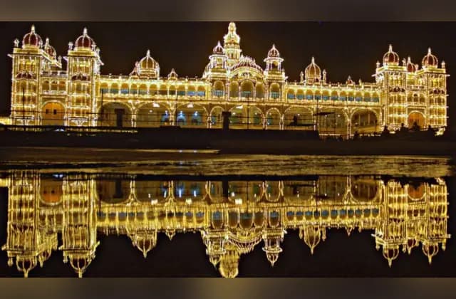 ದಸರಾಗೆ ಒಂದು ಲಕ್ಷ ವಿದ್ಯುತ್ ದೀಪಗಳಿಂದ ಮೈಸೂರು ಅರಮನೆ ಅಲಂಕಾರ!