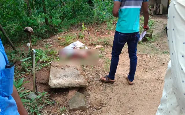 ಮನೆಯ ಅಂಗಳದಲ್ಲೇ ನಿವೃತ್ತ ಶಿಕ್ಷಕನ ಬರ್ಬರ ಕೊಲೆ : ಆರೋಪಿ ಪಾರಾರಿ