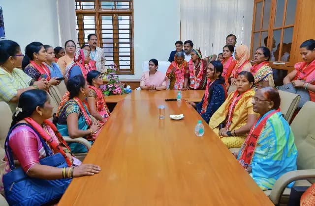 ಗೃಹಲಕ್ಷ್ಮೀ ಫಲಾನುಭವಿಗಳೊಂದಿಗೆ ಸುವರ್ಣವಿಧಾನಸೌಧಕ್ಕೆ ಬಂದ ಸಚಿವರು