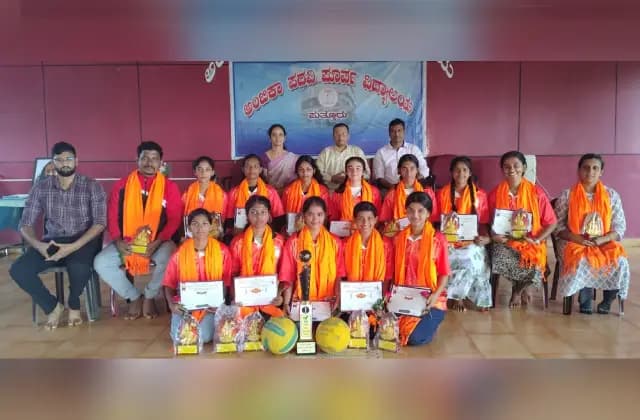ರಾಜ್ಯಮಟ್ಟದಲ್ಲಿ ಪ್ರಥಮ ಸ್ಥಾನ ಗಳಿಸಿದ ದ.ಕ. ತಂಡದಲ್ಲಿ ಅಂಬಿಕಾ ವಿದ್ಯಾರ್ಥಿನಿಯರು