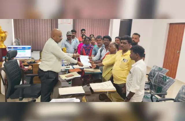 ಕೊರಗ ಸಂಘಗಳ ಒಕ್ಕೂಟದಿಂದ ಕಾರ್ಕಳ ತಾಲೂಕು ತಹಶೀಲ್ದಾರ್ ಗೆ ಮನವಿ
