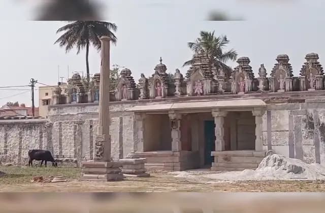 ಹುಲ್ಲಹಳ್ಳಿ ಶ್ರೀಲಕ್ಷ್ಮಿ ವರದರಾಜ ಸ್ವಾಮಿ ದೇವಾಲಯಕ್ಕೆ ಬೇಕಿದೆ ಕಾಯಕಲ್ಪ…!