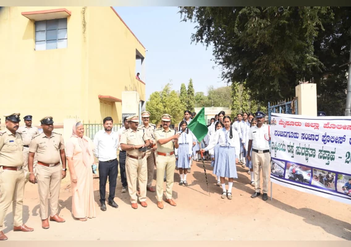 ರಾಷ್ಟ್ರೀಯ ರಸ್ತೆ ಸುರಕ್ಷತಾ ಮಾಸಾಚರಣೆಗೆ ಎ‌ಸ್.ಪಿ ಮಲ್ಲಿಕಾರ್ಜುನ ಬಾಲದಂಡಿ ಚಾಲನೆ