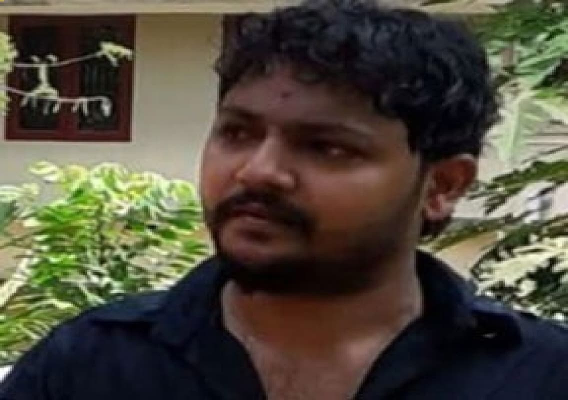 ವಿದ್ಯುತ್ ಕಂಬಕ್ಕೆ ಬೈಕ್ ಢಿಕ್ಕಿ; ಮೆಸ್ಕಾಂ ಸಿಬ್ಬಂದಿ ಮೃತ್ಯು!