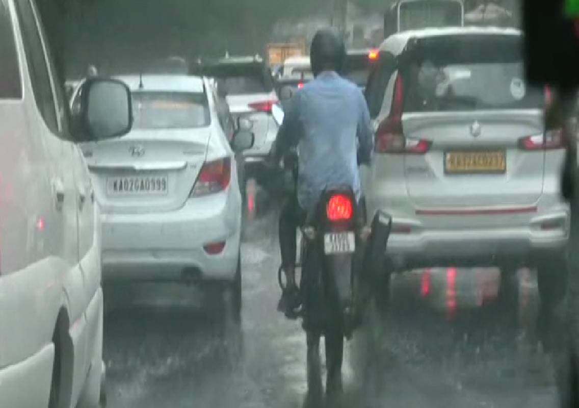 ಬೆಂಗಳೂರಲ್ಲಿ ಬಿರುಗಾಳಿ ಸಹಿತ ಮಳೆ