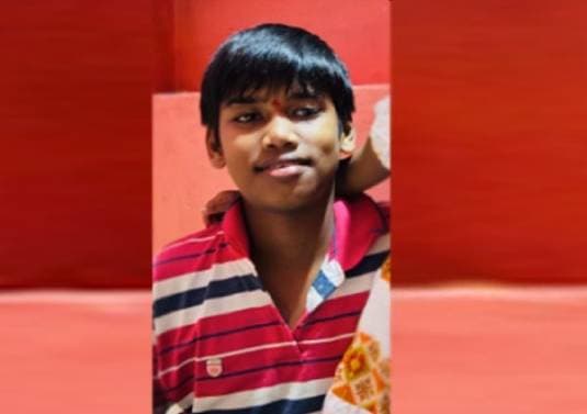 ಕ್ರಿಕೆಟ್ ಆಟವಾಡುತ್ತಿದ್ದ ಬಾಲಕನಿಗೆ ವಿದ್ಯುತ್ ತಂತಿ ತಗುಲಿ ಮೃತ್ಯು