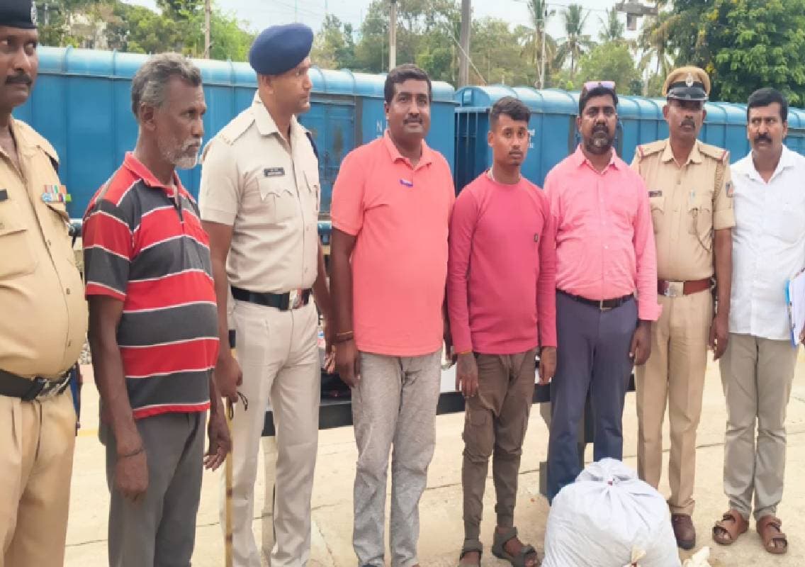 ರೈಲಿನಲ್ಲಿ ಅಕ್ರಮ ಗಾಂಜಾ ಸಾಗಾಟ – ಆರೋಪಿ ವಶಕ್ಕೆ