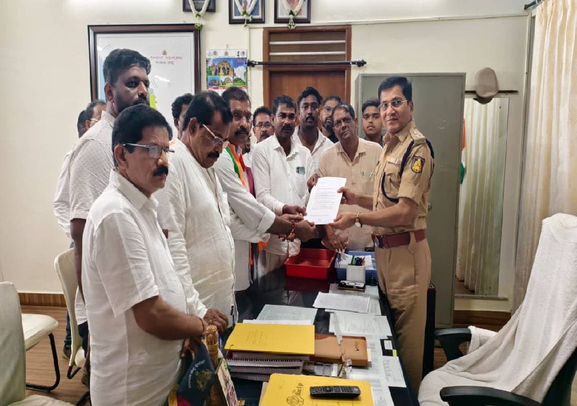ಮೋದಿ ವಿರುದ್ಧ ಅವಹೇಳನಕಾರಿ ಹೇಳಿಕೆ: ಮಲ್ಲಿಕಾರ್ಜುನ ಖರ್ಗೆಗೆ ಕ್ರಮಕ್ಕೆ ಆಗ್ರಹಿಸಿ ಉಡುಪಿ ಎಸ್‌.ಪಿ ಅವರಿಗೆ ಉಡುಪಿ ಬಿಜೆಪಿ ಒಬಿಸಿ ಮೋರ್ಚಾದಿಂದ ದೂರು