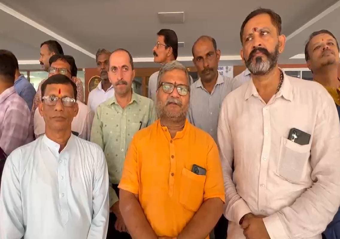 ಹಿಜಾಬ್ ನಿಷೇಧ ಕಡ್ಡಾಯಗೊಳಿಸಬೇಕು, ಗೋ ಹತ್ಯೆಗೆ ಕಡಿವಾಣ ಹಾಕಬೇಕು ಎಂದು ಕರ್ನಾಟಕ ಗೃಹ ಸಚಿವರಿಗೆ ಮನವಿ