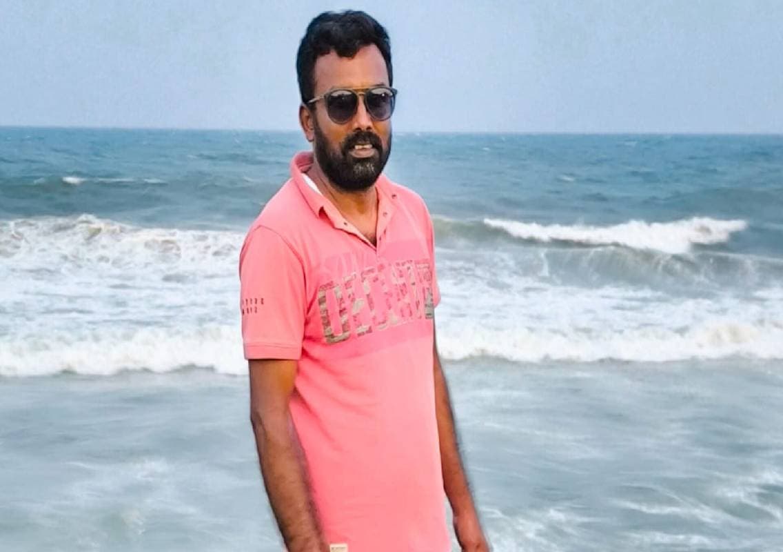 ಕಾರು ರಿವರ್ಸ್ ತೆಗೆಯಿರಿ ಎಂದಿದ್ದಕ್ಕೆ ತಂದೆ-ಮಗನಿಗೆ ಚಾಕುವಿನಿಂದ ಇರಿದು ಹಲ್ಲೆ!