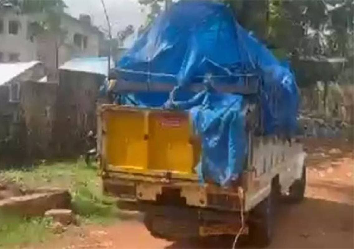 ಜಾನುವಾರು ಸಾಗಟ ಪ್ರಕರಣ: ಇಬ್ಬರ ಬಂಧನ, ವಾಹನ ಪೊಲೀಸರ ವಶಕ್ಕೆ!