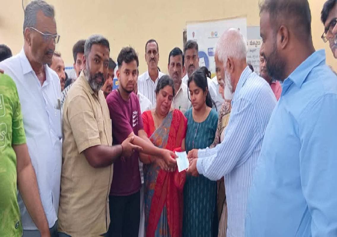 ನೆಸ್ಲೆ ಕಂಪನಿ ಕಾರ್ಮಿಕ ಆತ್ಮಹತ್ಯೆ ಪ್ರಕರಣ, ಗುತ್ತಿಗೆದಾರನಿಂದ 35 ಲಕ್ಷ ಪರಿಹಾರ ಚೆಕ್; ಆರೋಪಿಗಳ ವಿರುದ್ದ ದಾಖಲಾಗಿಲ್ಲ FIR!