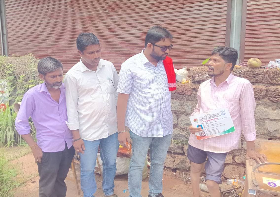 ವಿಕಾಲಾಂಗ ಬೀದಿಬದಿ ವ್ಯಾಪಾರಿಗಳ ಮೇಲೆ ನಗರಪಾಲಿಕೆ ಅಮಾನವೀಯ ದಾಳಿ, ಅಧಿಕಾರಿಗಳ ವಿರುದ್ಧ ವ್ಯಾಪಕ ಆಕ್ರೋಶ