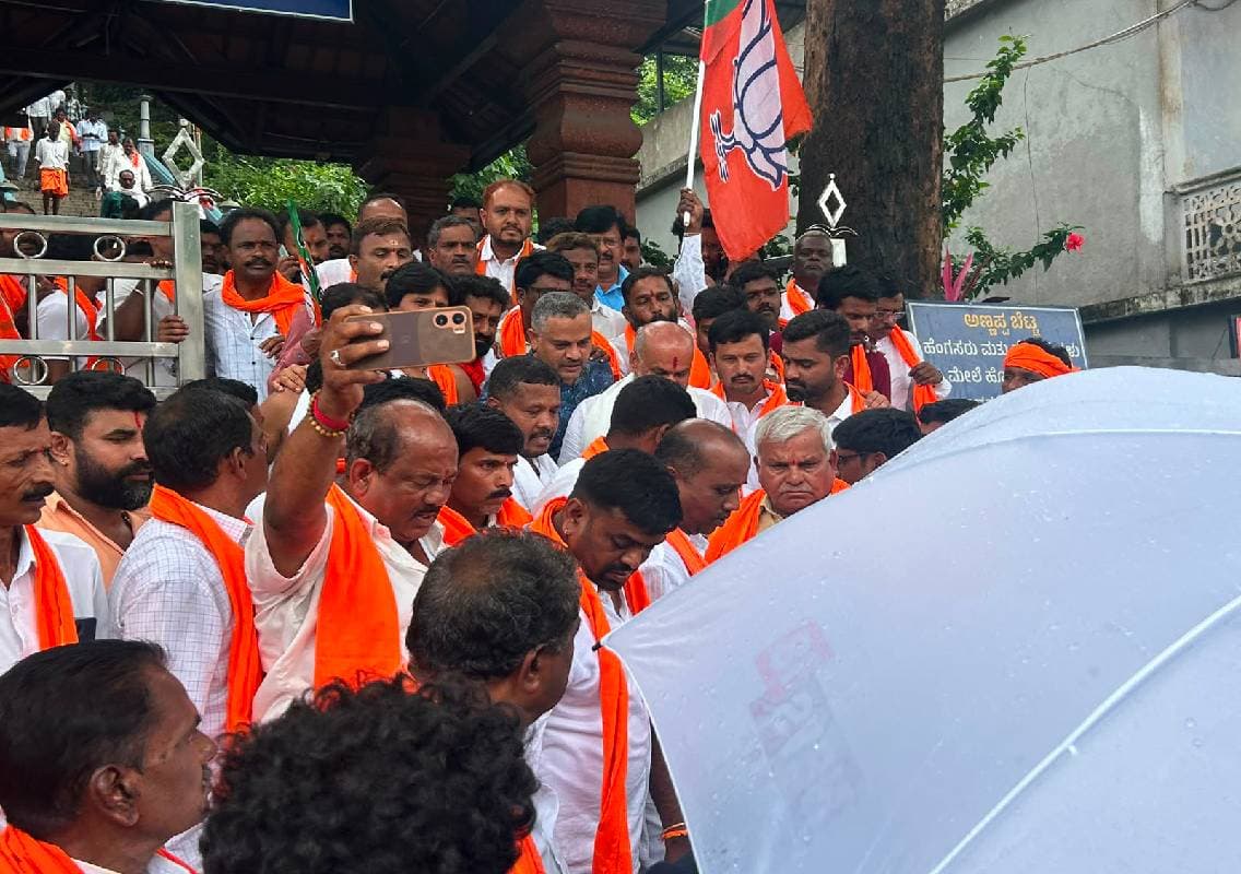 ಅಡ್ಡ ಮತದಾನ ಆರೋಪದ ಬೆನ್ನಲ್ಲೇ ಧರ್ಮಸ್ಥಳಕ್ಕೆ ಭೇಟಿ ನೀಡಿದ ಬೇಲೂರು ಶಾಸಕ ಎಚ್.ಕೆ ಸುರೇಶ್
