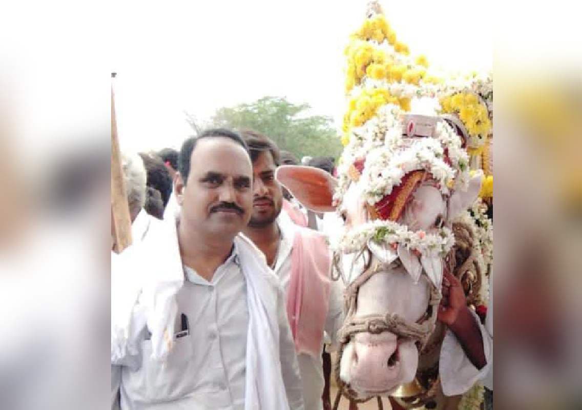 ಸರ್ಕಾರಕ್ಕೆ ಶೆಡ್ಡು ಒಡೆದ ರೈತ ; ಜನಪ್ರತಿನಿಧಿಗಳು ಮಾಡಬೇಕಿದ್ದ ಕೆಲಸವನ್ನು ಮಾಡಿದ ರೈತ ಸ್ವಾಮಿ!