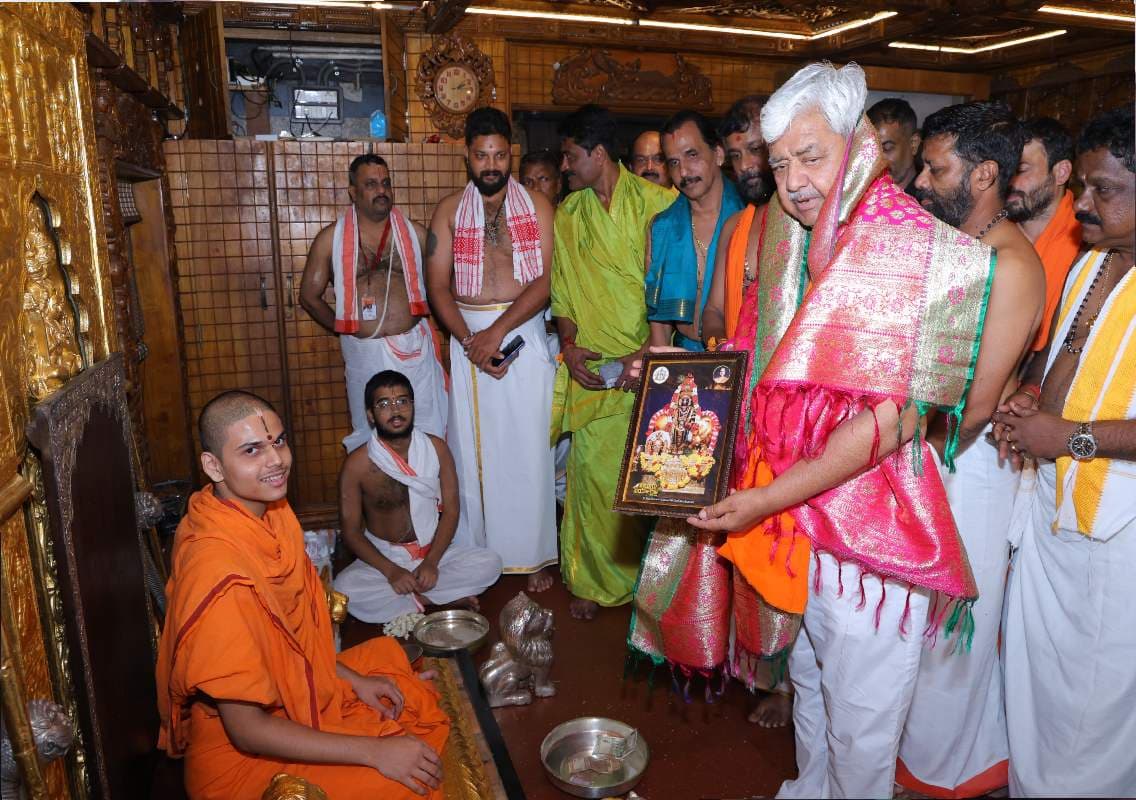 ಉಡುಪಿ ಕೃಷ್ಣಮಠಕ್ಕೆ ವಿಹಿಂಪ ಅಂತರರಾಷ್ಟ್ರೀಯ ಅಧ್ಯಕ್ಷ ಅಲೋಕ್ ಕುಮಾರ್ ಭೇಟಿ