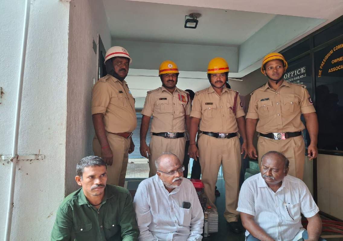 ಅತ್ತಾವರ ಖಾಸಗಿ ಹೋಟೆಲ್ನಲ್ಲಿ ಲಿಫ್ಟ್ ಜಾಮ್ ; ಮೂವರನ್ನು ರಕ್ಷಿಸಿದ ಅಗ್ನಿಶಾಮಕ ಸಿಬ್ಬಂದಿ