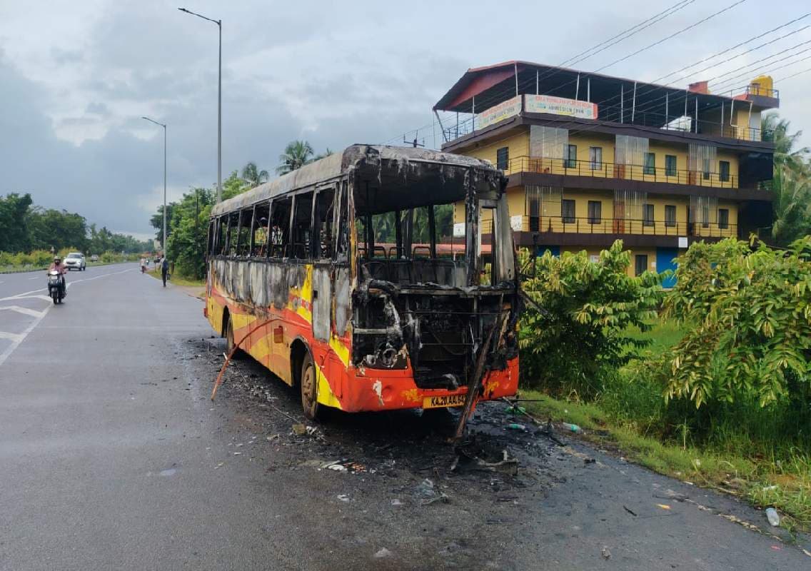 ಬ್ರಹ್ಮಾವರ: ಖಾಸಗಿ ಬಸ್ ಬೆಂಕಿಗಾಹುತಿ; ಏಳು ಪ್ರಯಾಣಿಕರು ಪಾರು