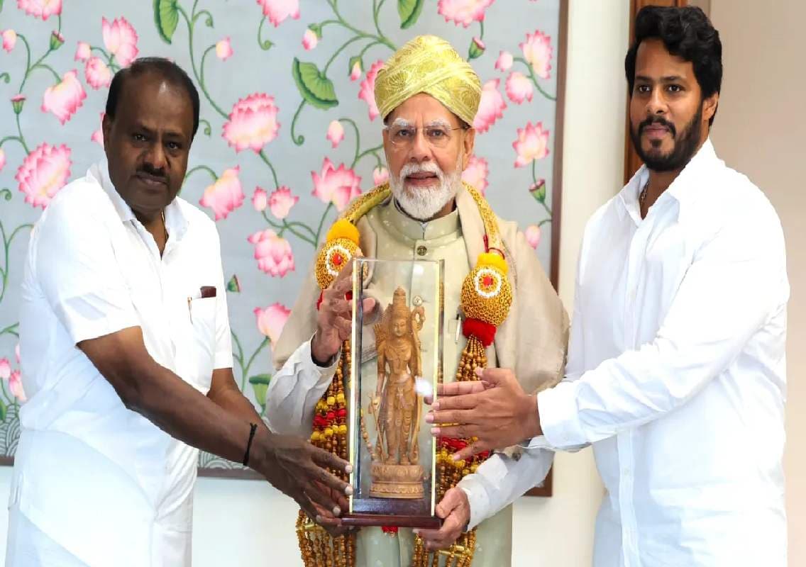 ಪ್ರಧಾನಿ ಮೋದಿಯನ್ನು ಭೇಟಿ ಮಾಡಿದ ಕೇಂದ್ರ ಸಚಿವ ಎಚ್‌.ಡಿ.ಕುಮಾರಸ್ವಾಮಿ