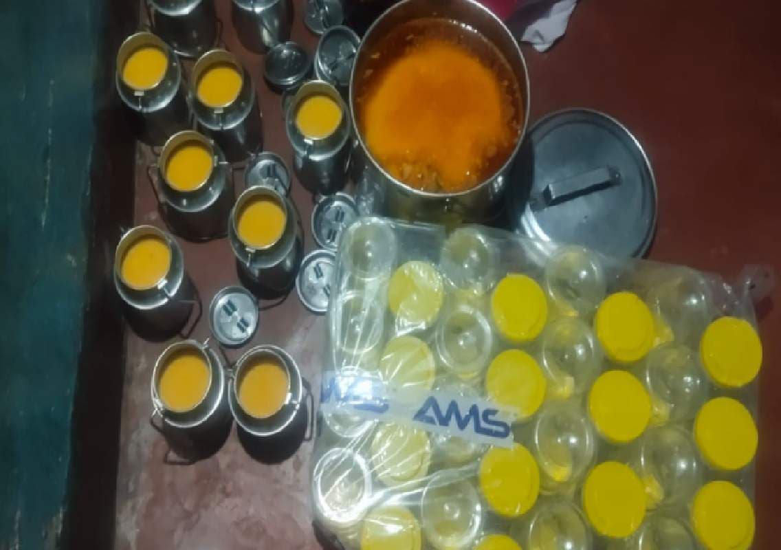 ಚಿಕ್ಕಮಗಳೂರಲ್ಲಿ ಆಹಾರ ಇಲಾಖೆ ಅಧಿಕಾರಿಗಳ ದಾಳಿ – 30 ಕೆಜಿ ನಕಲಿ ನಾಟಿ ತುಪ್ಪ ವಶಕ್ಕೆ!