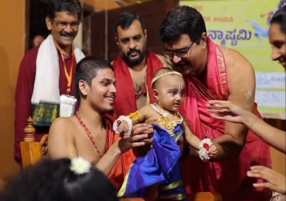 ಮುದ್ದುಕೃಷ್ಣರ ಲೀಲೋತ್ಸವ ಕಣ್ತುಂಬಿಕೊಂಡ ಶಿರೂರು ಶ್ರೀಗಳು
