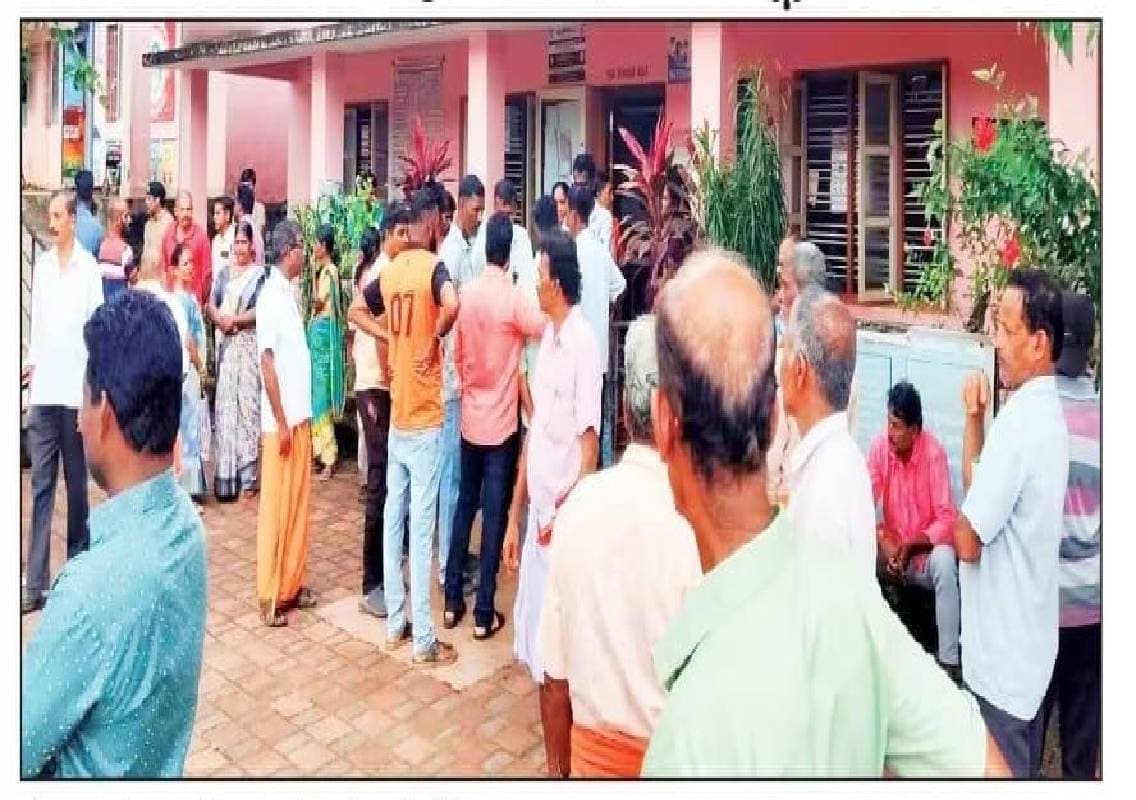 ಶಿರ್ಲಾಲು ಗ್ರಾಮ ಪಂಚಾಯಿತಿಯ ವಿಶೇಷ ಗ್ರಾಮಸಭೆಗೆ ಪಿಡಿಒ ಸೇರಿದಂತೆ ಅಧಿಕಾರಿಗಳ ಗೈರು; ಗ್ರಾಮಸ್ಥರ ಆಕ್ರೋಶ