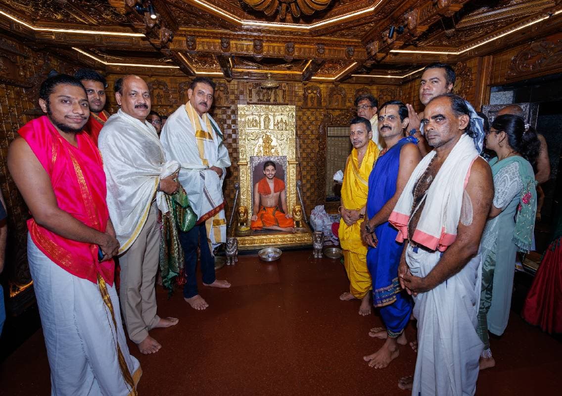 ಉಡುಪಿ: ಶ್ರೀಕೃಷ್ಣ ಮಠಕ್ಕೆ ಮಾಜಿ ಕ್ರಿಕೆಟಿಗ – ಕೋಚ್ ರವಿಶಾಸ್ತ್ರಿ ಭೇಟಿ