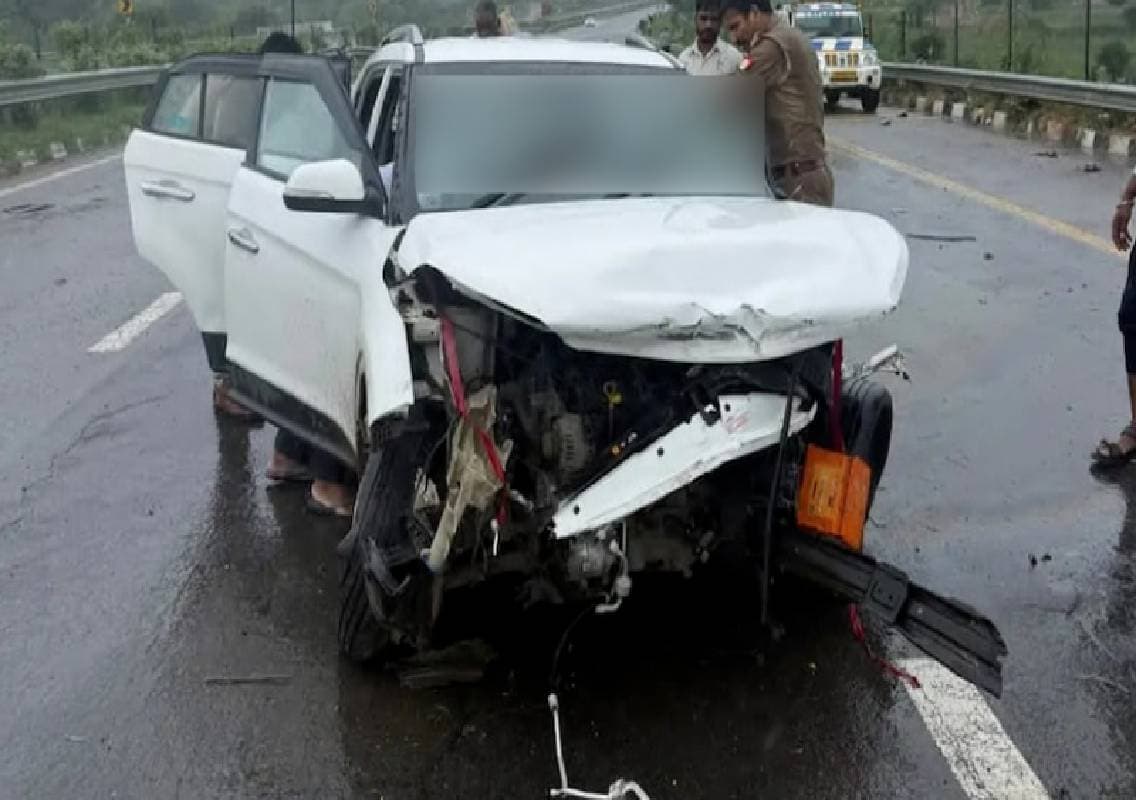 ಲಕ್ನೋ-ಆಗ್ರಾ ಎಕ್ಸ್‌ಪ್ರೆಸ್‌ ವೇಯಲ್ಲಿ ಕಾರು ಪಲ್ಟಿಯಾಗಿ ಮೂವರು ಮೃತ್ಯು!