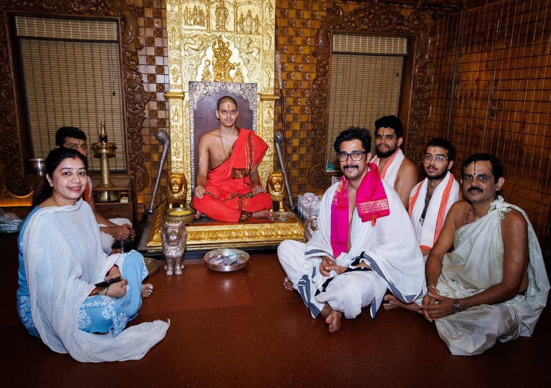 ಉಡುಪಿ ಶ್ರೀಕೃಷ್ಣ ಮಠಕ್ಕೆ ನಟ ಪ್ರೇಮ್ ದಂಪತಿ ಭೇಟಿ