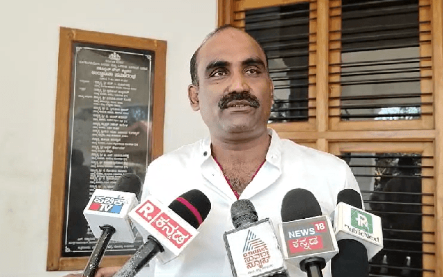 ʼಸಿದ್ದರಾಮಯ್ಯನವರೇ ಇನ್ನು 9 ದಿನ ಉಳಿದಿದೆ, ನಿಮ್ಮ ಖುರ್ಚಿ ಅಲ್ಲಾಡುತ್ತಿದೆʼ