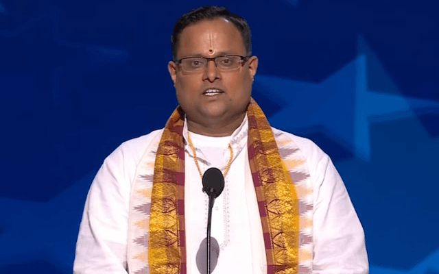 ಅಮೆರಿಕದಲ್ಲಿ ಬೆಂಗಳೂರು ಅರ್ಚಕರಿಂದ ವೇದ ಮಂತ್ರ ಘೋಷ; ಯಾಕೆ ಗೊತ್ತಾ ?